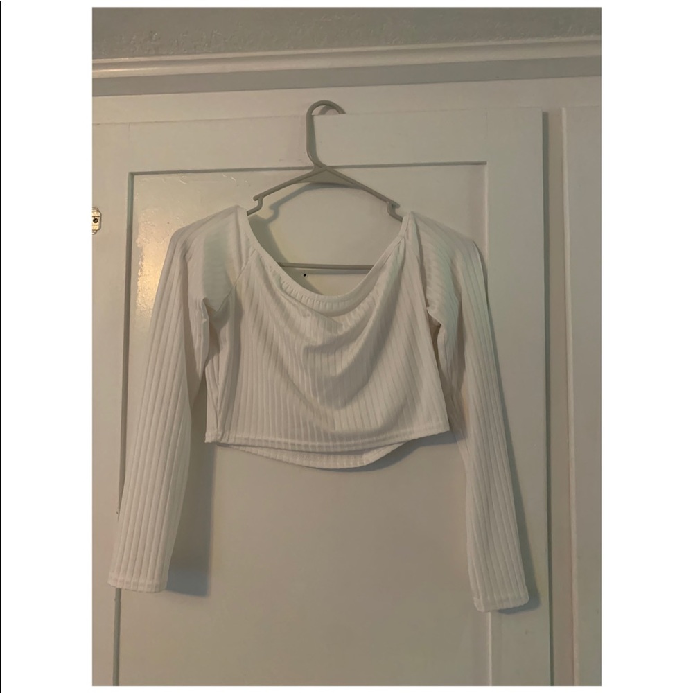 White crop top long sleeve